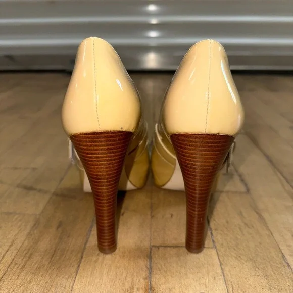 Michael Kors High Heels Womens Size 7M Beige Patent Leather Peep Toe Vamp Buckle - Picture 5 of 9